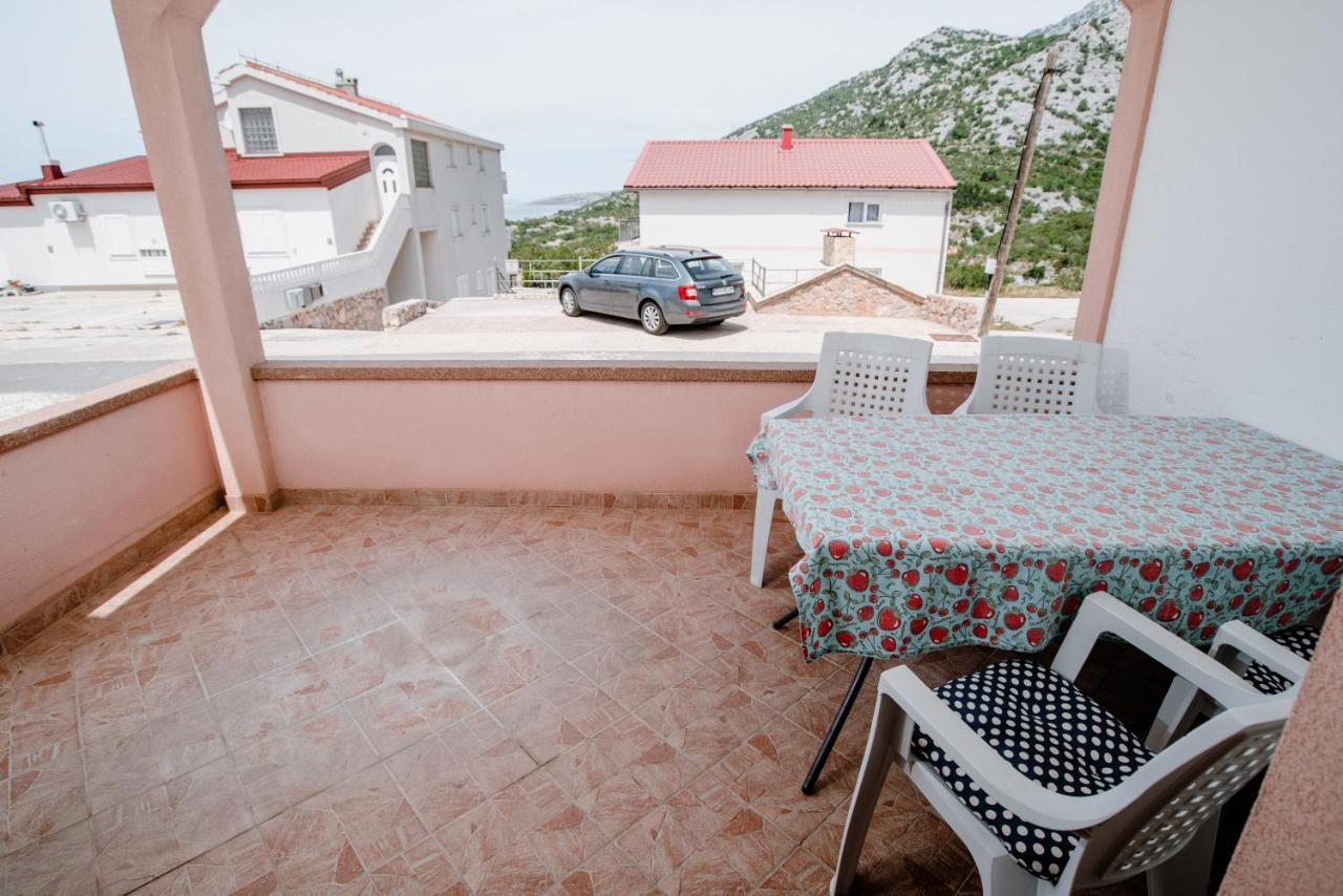 Apartmens Leona Apartment Karlobag Exterior photo