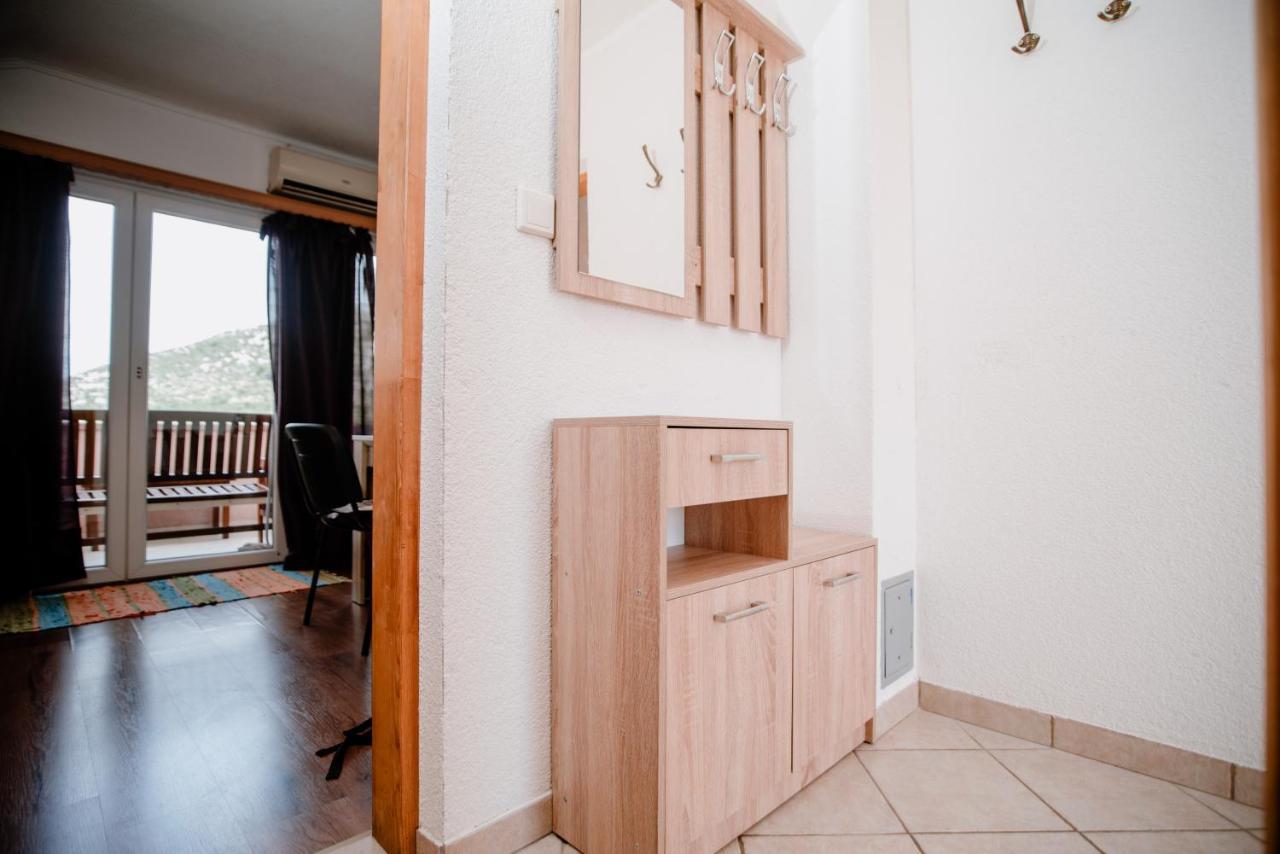 Apartmens Leona Apartment Karlobag Exterior photo