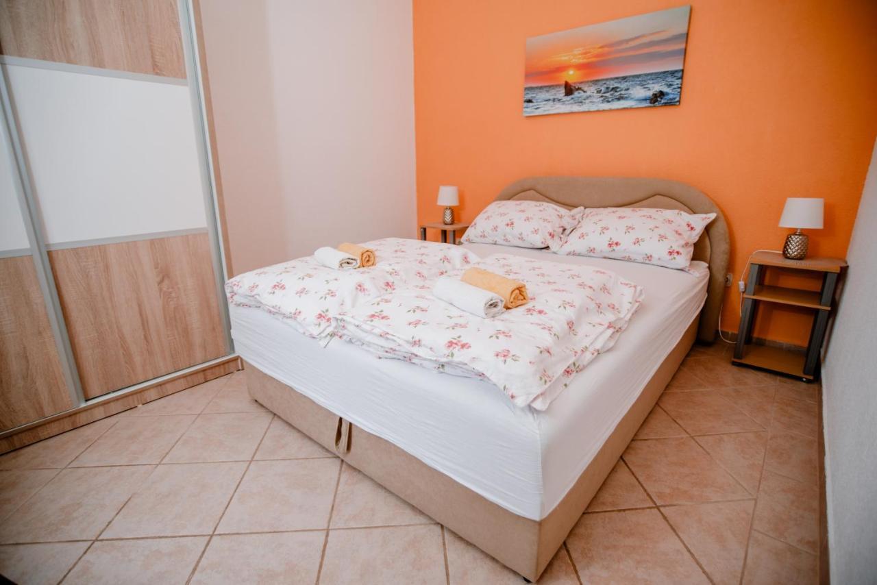 Apartmens Leona Apartment Karlobag Exterior photo