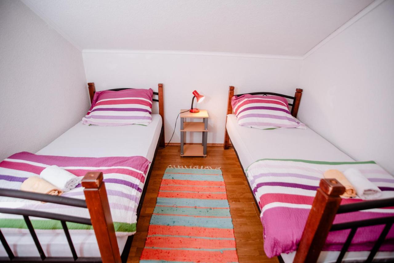 Apartmens Leona Apartment Karlobag Exterior photo